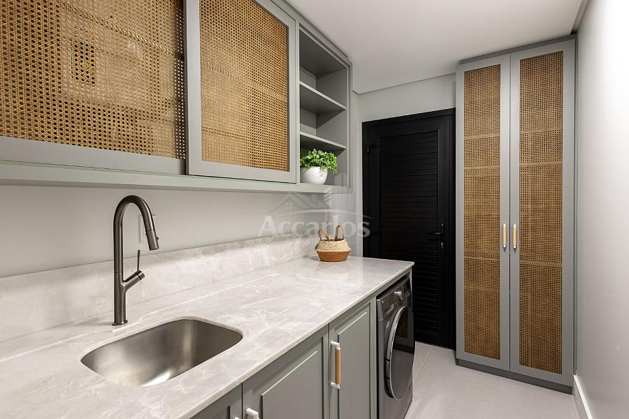 APARTAMENTO EM FRENTE � PRA�A DA PRAINHA 6