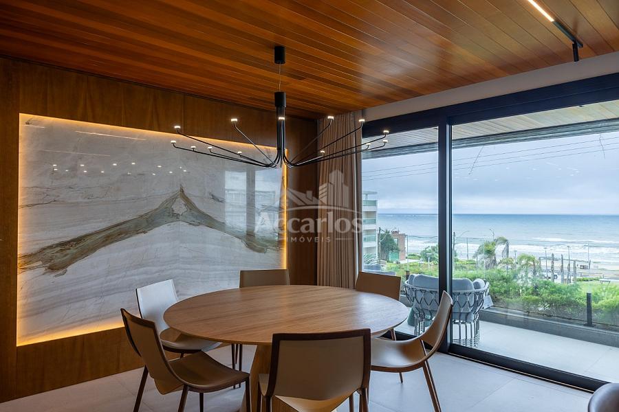 APARTAMENTO EM FRENTE � PRA�A DA PRAINHA 8