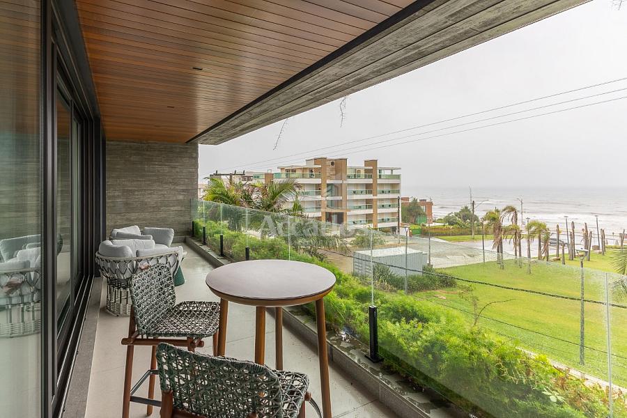 APARTAMENTO EM FRENTE � PRA�A DA PRAINHA 19