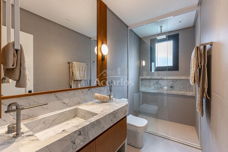 APARTAMENTO EM FRENTE � PRA�A DA PRAINHA 22