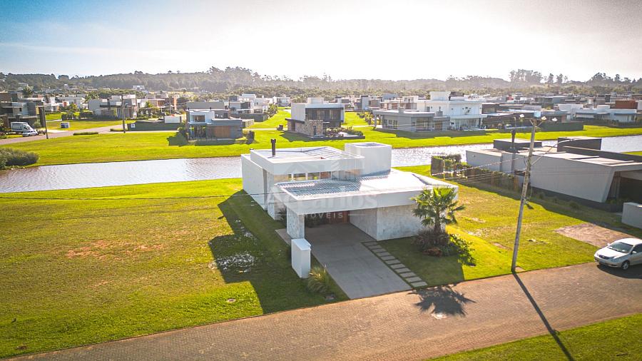 Bel�ssima casa em condominio Reserva das �guas 25