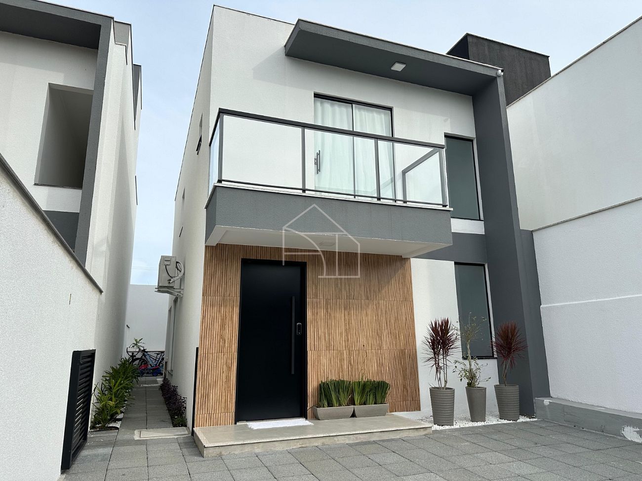 Casa à venda com 3 quartos, 83m² - Foto 1