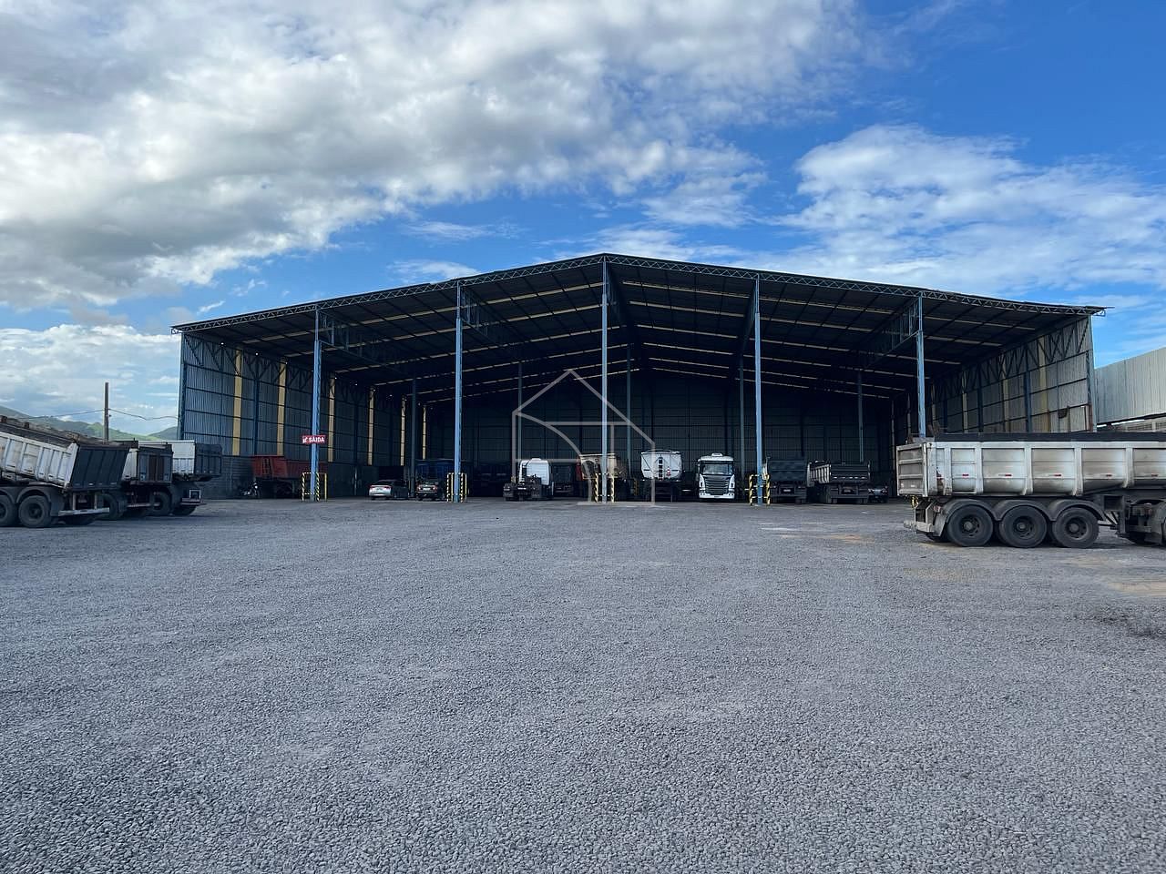 Depósito-Galpão-Armazém para alugar, 4400m² - Foto 1