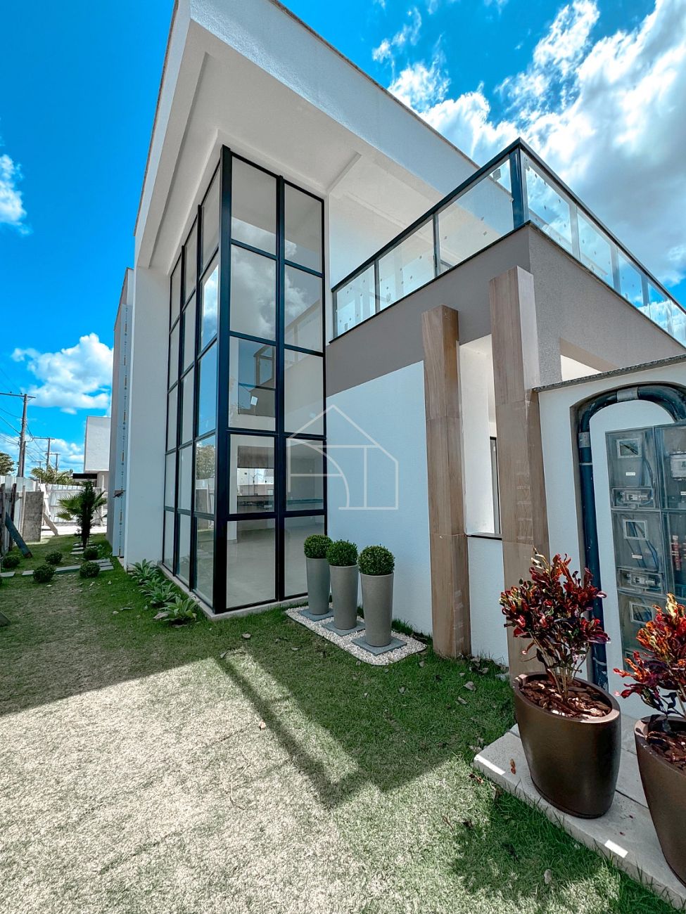 Casa de Condomínio à venda com 3 quartos, 250m² - Foto 2