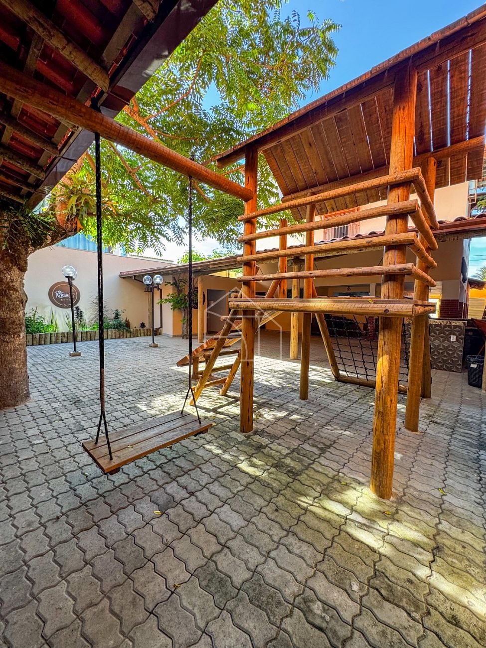 Casa, 4 quartos, 270 m² - Foto 1