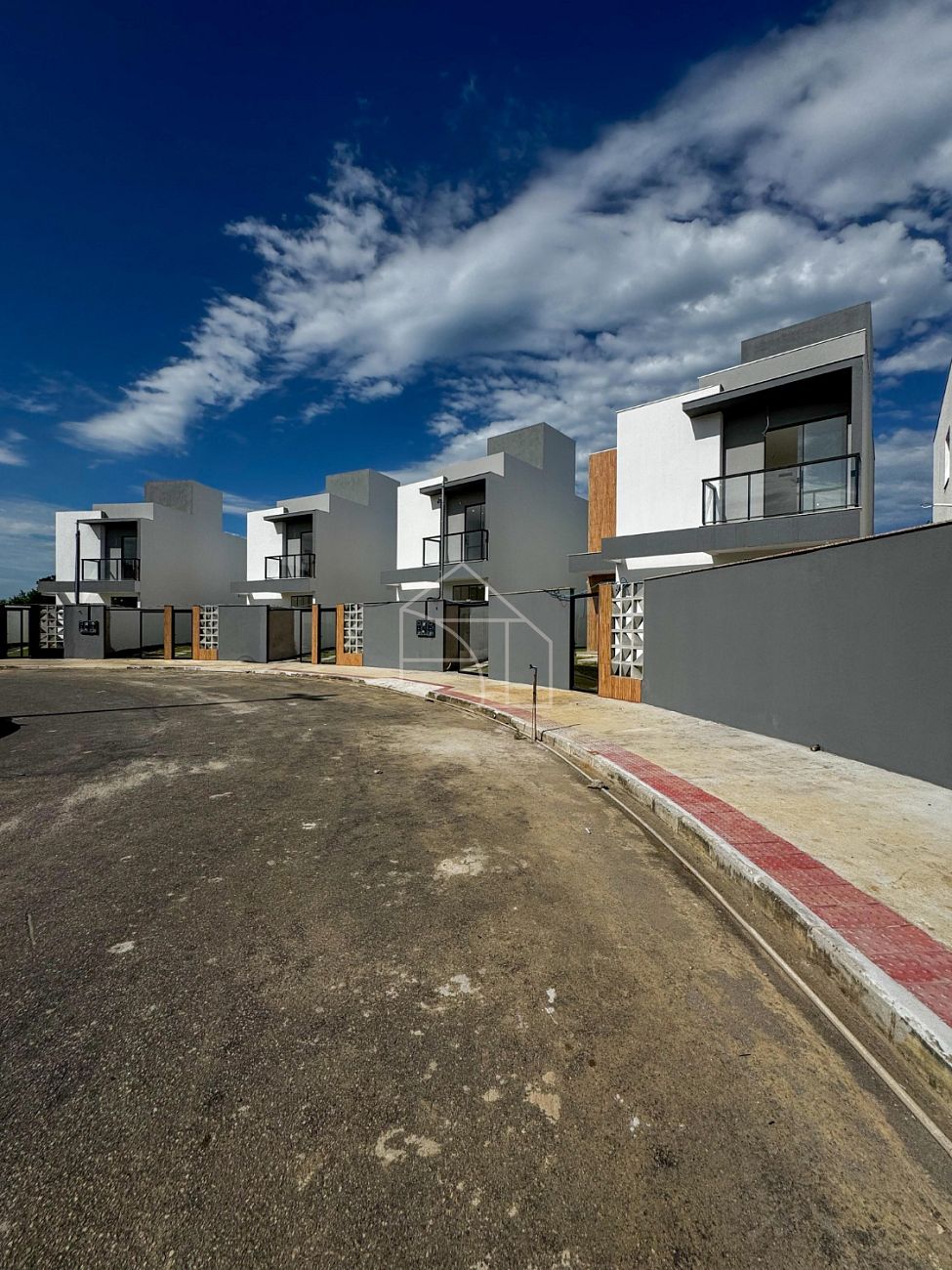 Casa à venda com 4 quartos, 138m² - Foto 2