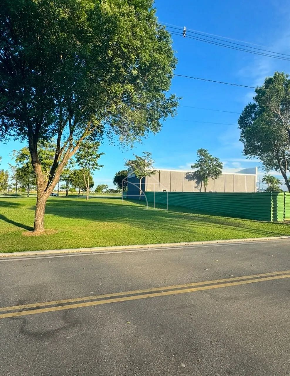 Loteamento e Condomínio, 450 m² - Foto 1