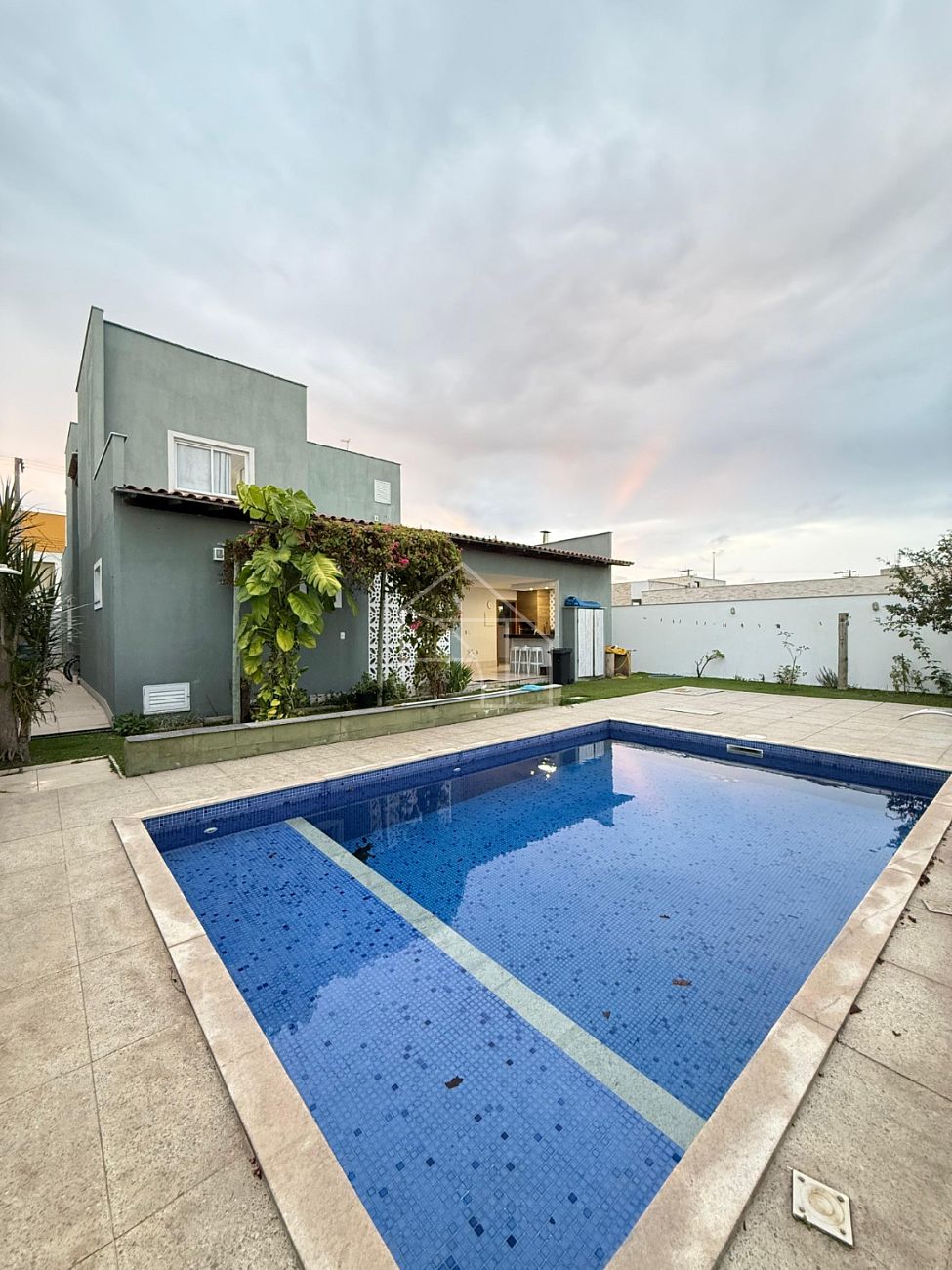 Casa de Condomínio à venda com 4 quartos, 268m² - Foto 2