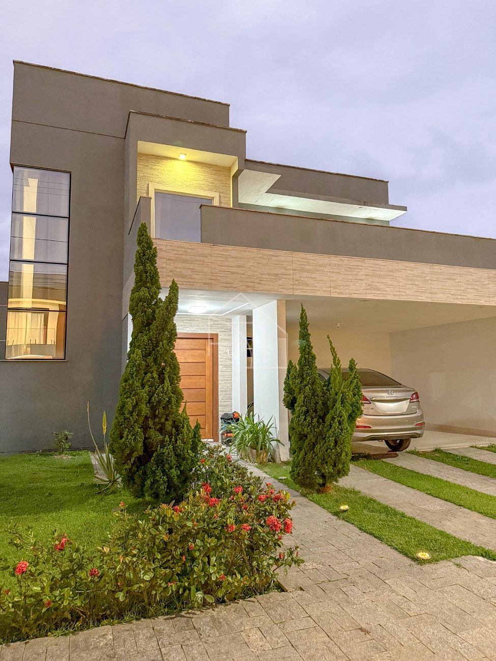 Casa de Condomínio à venda com 4 quartos, 268m² - Foto 1