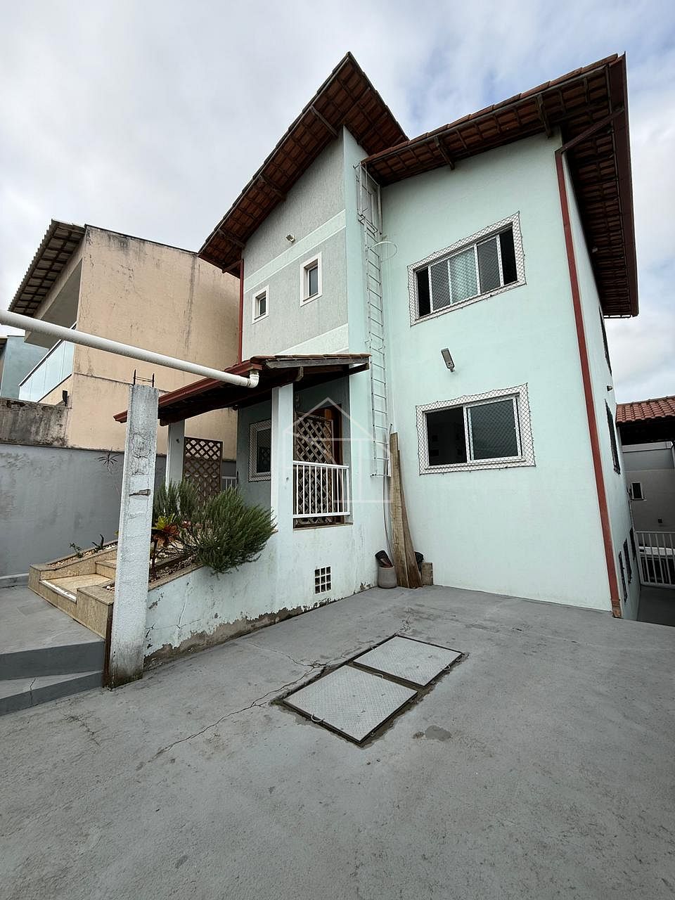 Casa Triplex com 4 Quartos (2 Suítes) em Colina de Laranjeiras | Serra/ES