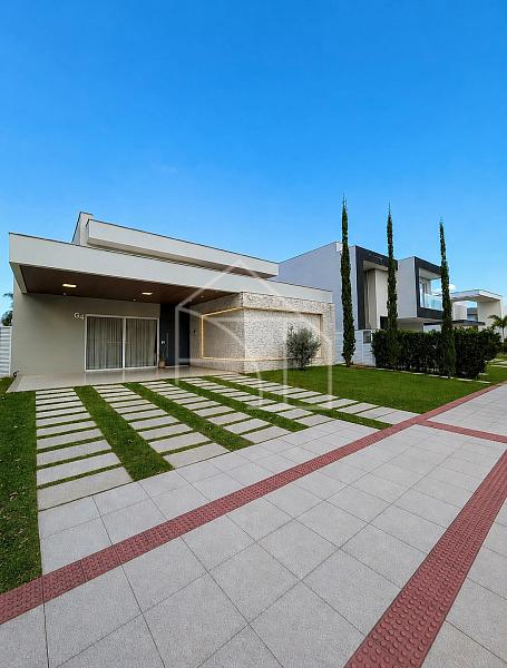 CASA PORTEIRA FECHADA NO ALPHAVILLE JACUHY � 4 SU�TES, PISCINA E SAUNA 1