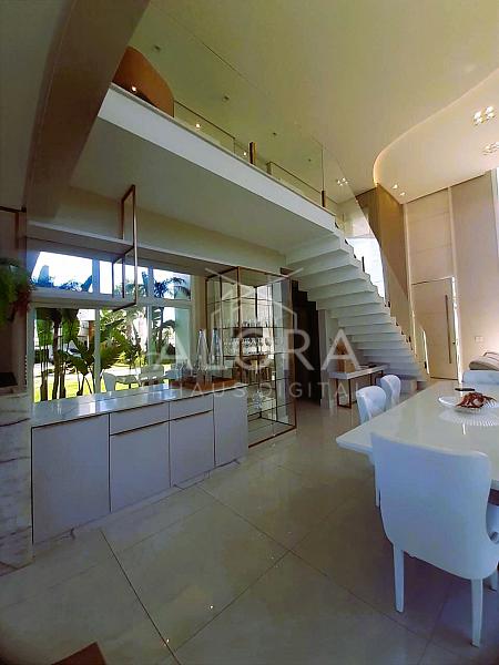 Uma residência que redefine luxo: 577m² de exclusividade, sofisticação e vista para o lago em condomínio fechado. — foto 3