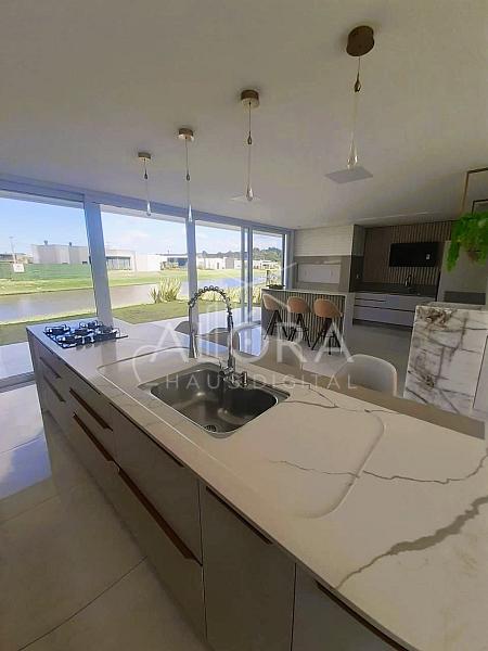 Uma residência que redefine luxo: 577m² de exclusividade, sofisticação e vista para o lago em condomínio fechado. — foto 26