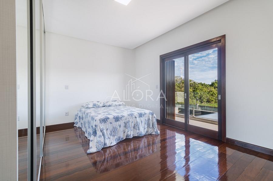 Viva o equilíbrio perfeito entre conforto, exclusividade e sofisticação em uma residência que redefine o conceito de lar. — foto 30