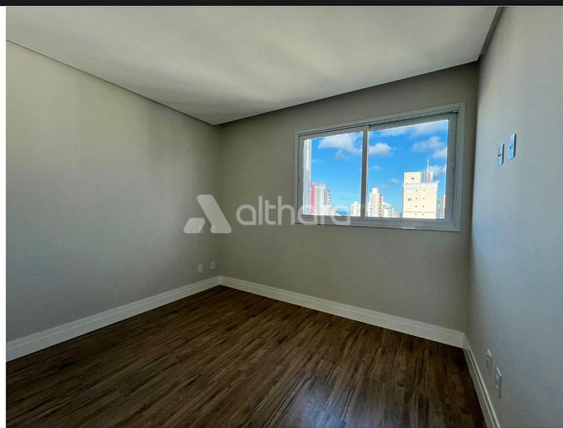 Apartamento no Edifício Falcon Tower FG em Balneário Camboriú — foto 17