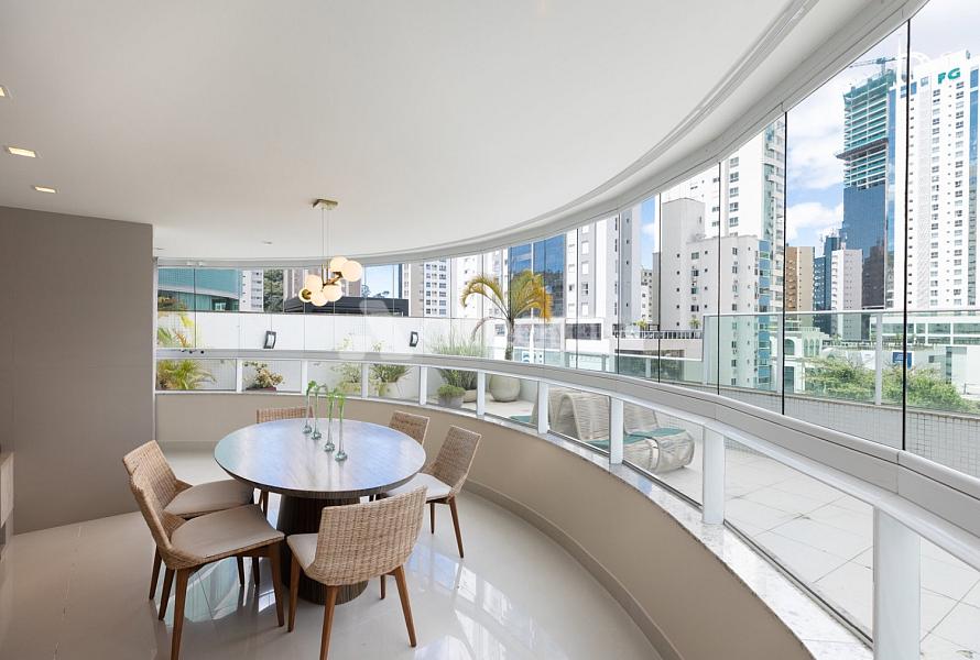 Apartamento no Edif�cio Torre de Lyon em Balne�rio Cambori� 1