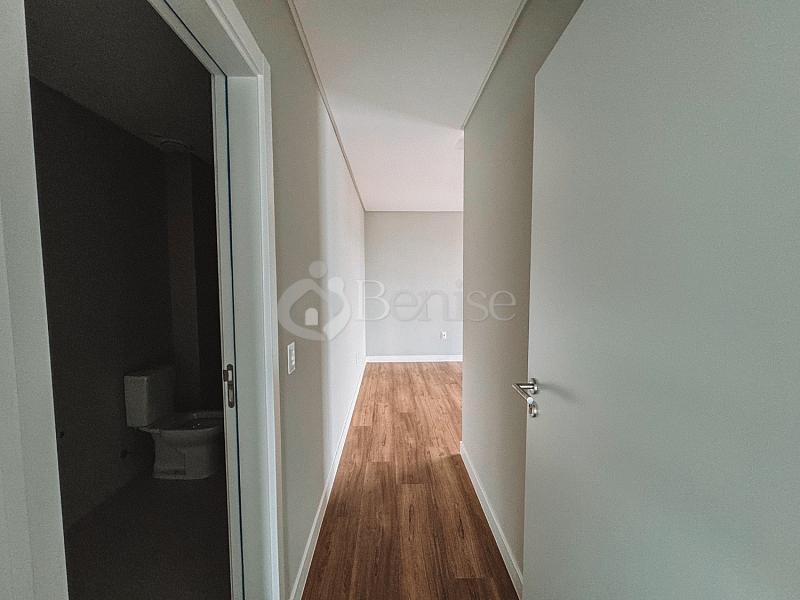 3 su�tes, living integrado e 2 vagas - Centro, Cambori� 38