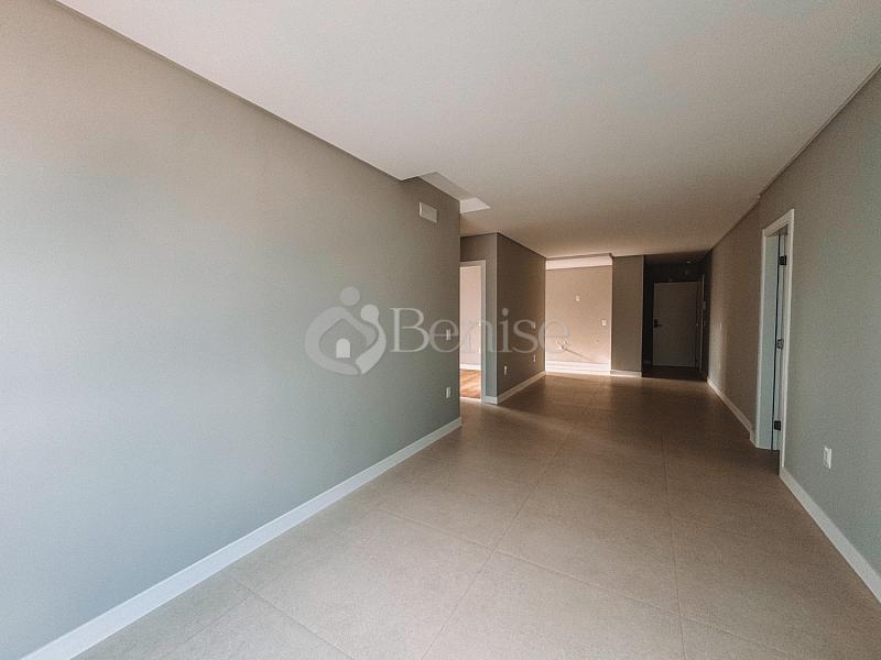 2 su�tes, living integrado e 1 vaga - Centro, Cambori� 33