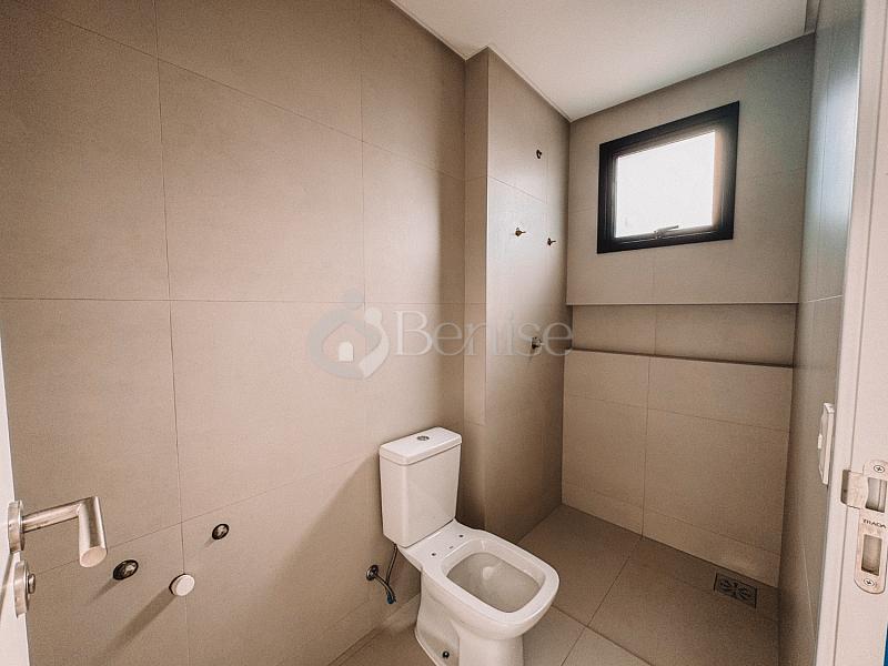2 su�tes, living integrado e 1 vaga - Centro, Cambori� 37