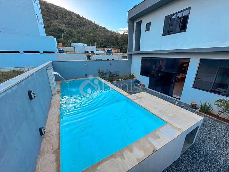3 su�tes, piscina com prainha e 4 vagas - Rio Pequeno, Cambori� 20