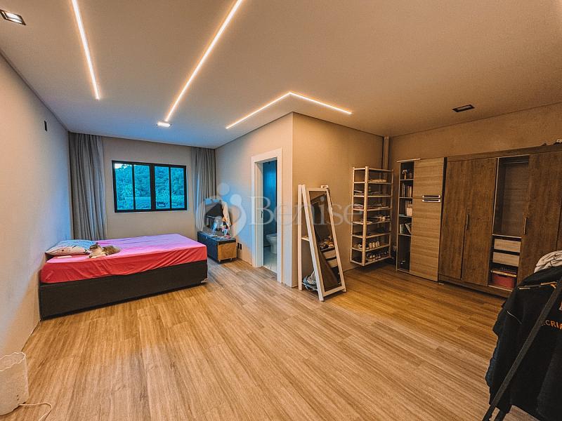 3 su�tes, piscina com prainha e 4 vagas - Rio Pequeno, Cambori� 31