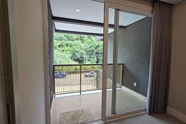 Mobiliado na Praia Brava para Locação Anual