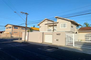 Sobrado com Sala Comercial!