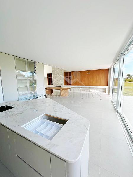 Casa � venda 4 Suites semi mobiliada no condom�nio Reserva das Aguas Torres/RS 14