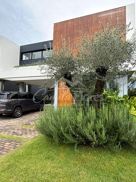 Casa � venda 4 Suites sendo 1 master no condom�nio Reserva das Aguas Torres/RS 2