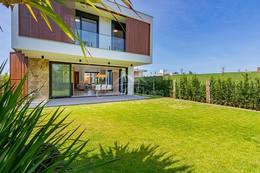 Sobrado � venda 4 Suites no condom�nio Ilhas Park Torres/RS 17