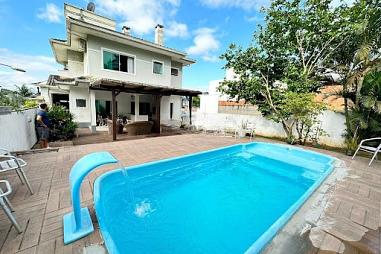 Casa com 3 quartos à venda, 204m², 2 banheiros, 2 garagens - Pedra Branca - Palhoça