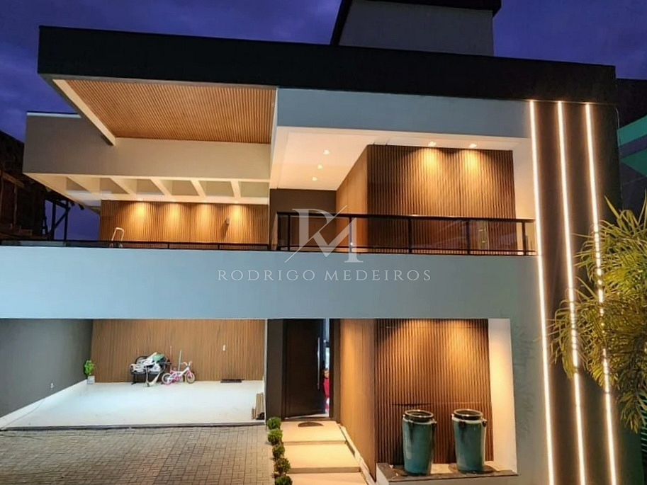 Casa 4 Dormitórios (3 Suítes) - Pedra Branca, Palhoça / SC