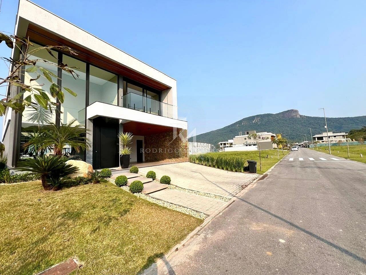 Casa em Condomínio com 4 Suites - Pedra Branca, Palhoça - SC