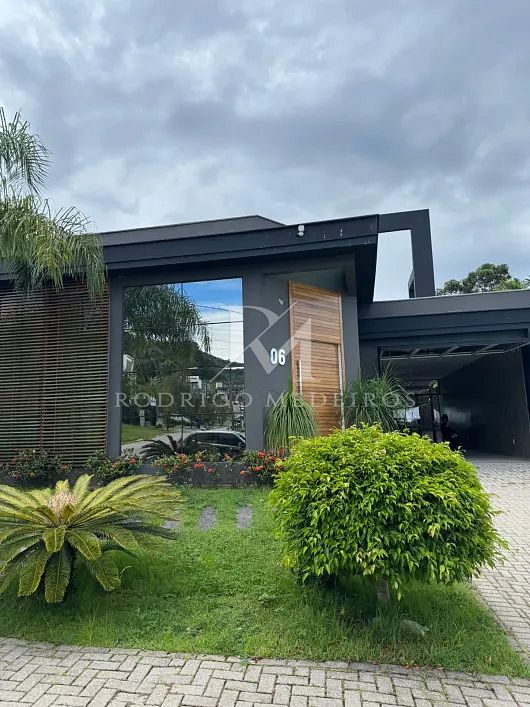 Casa 3 Dormitórios (1 Suíte) -Pedra Branca, Palhoça / SC