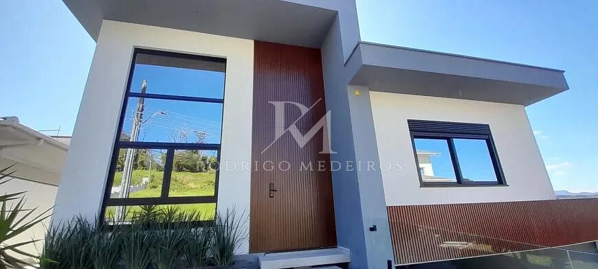 Casa à venda com 3 suítes na Pedra Branca, Palhoça/SC