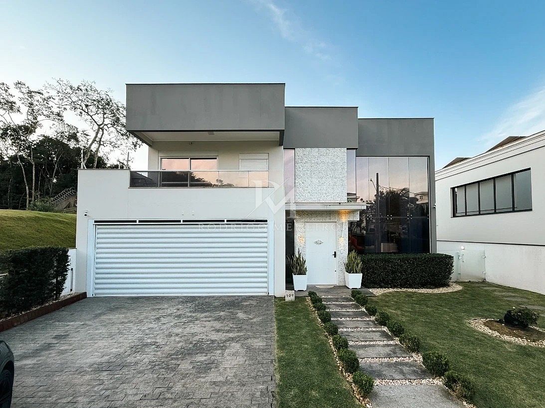 Casa mobiliada de 3 suítes à venda na Pedra Branca, Palhoça