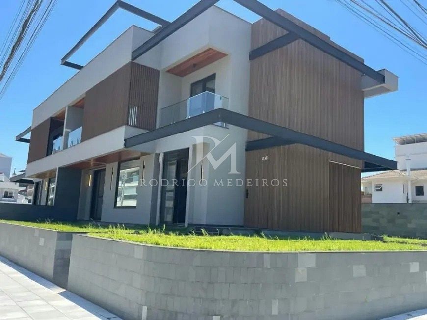 Casa à venda em Jurerê, Florianópolis-SC – 3 suítes e 263m² privativos