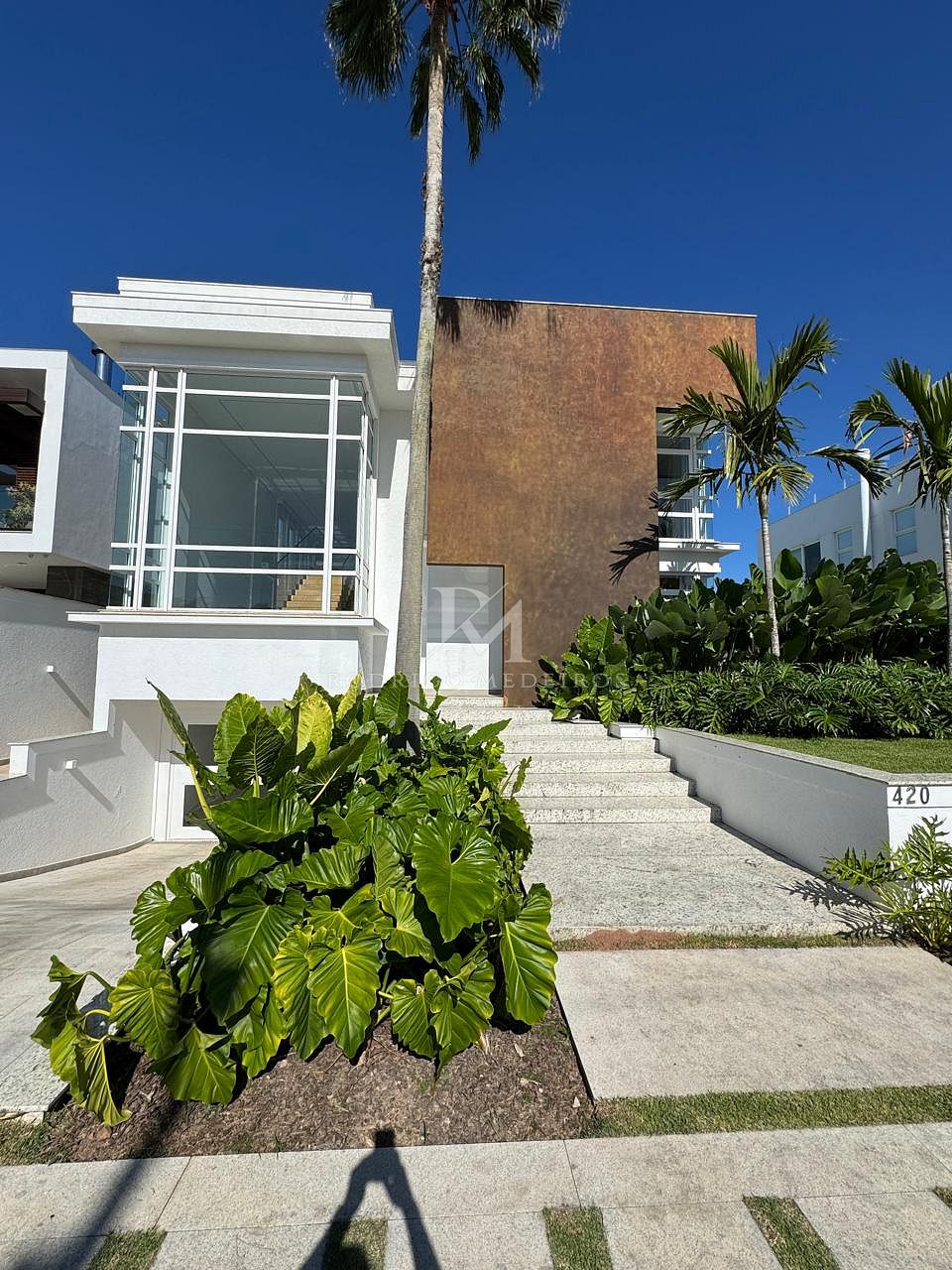 Casa à venda em Jurerê Internacional, Florianópolis-SC, com 4 suítes