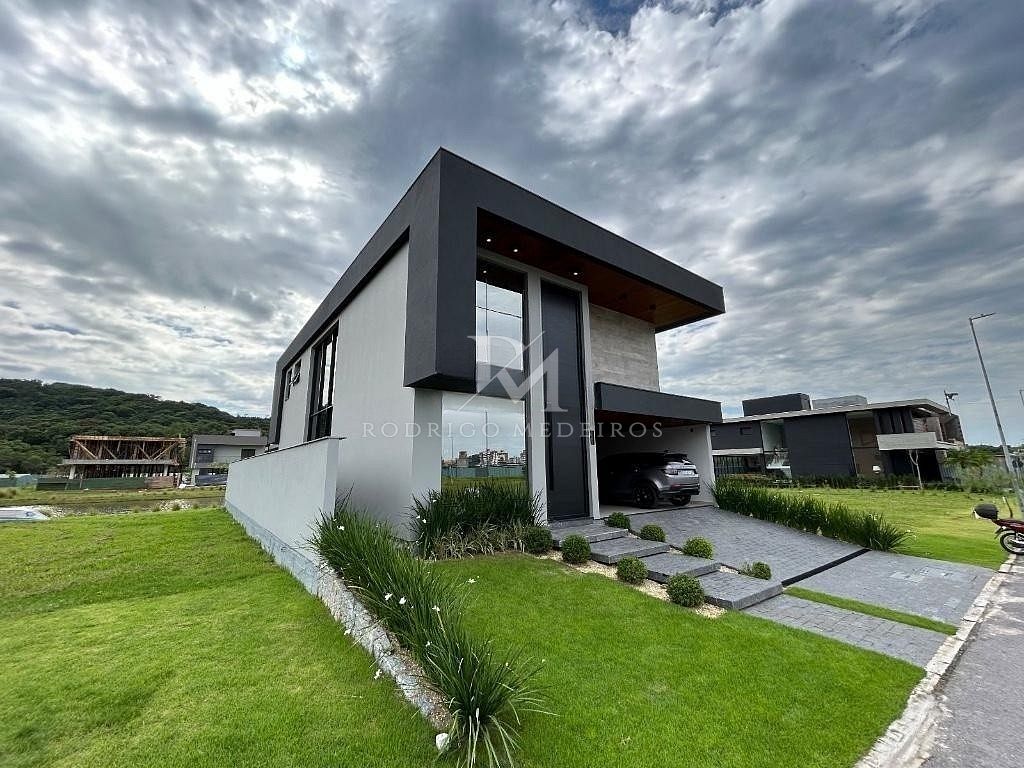 Casa à venda no Reserva da Pedra, Pedra Branca – 3 suítes mobiliada