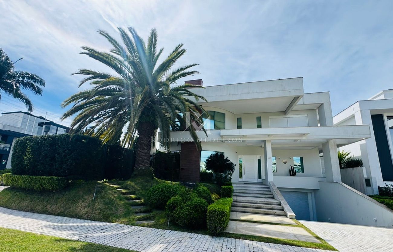 Casa à venda em Jurerê Internacional, Florianópolis/SC, com 5 suítes