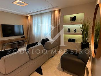 Apartamento mobiliado com 3 suítes no Centro de Balneário Camboriú