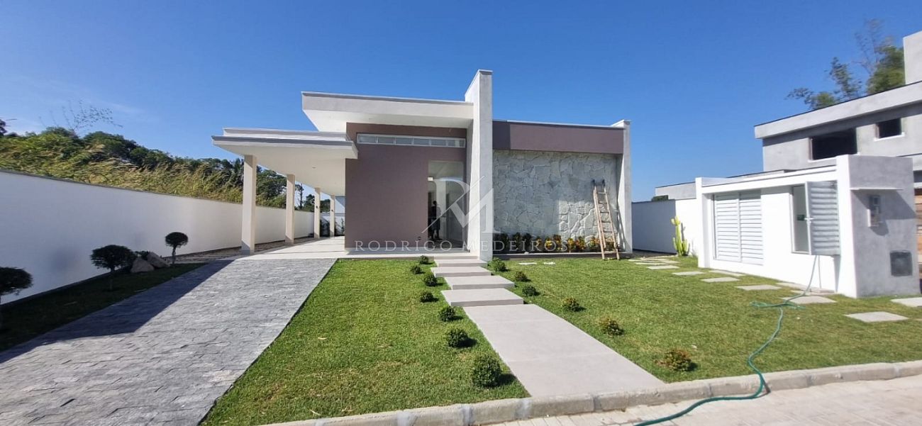 Casa em condomínio com 3 suítes à venda em Governador Celso Ramos