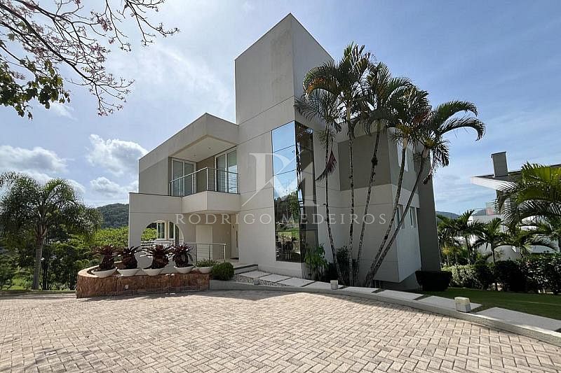 Casa mobiliada com 6 suítes e vista para o mar no Itapema-SC, Plazza