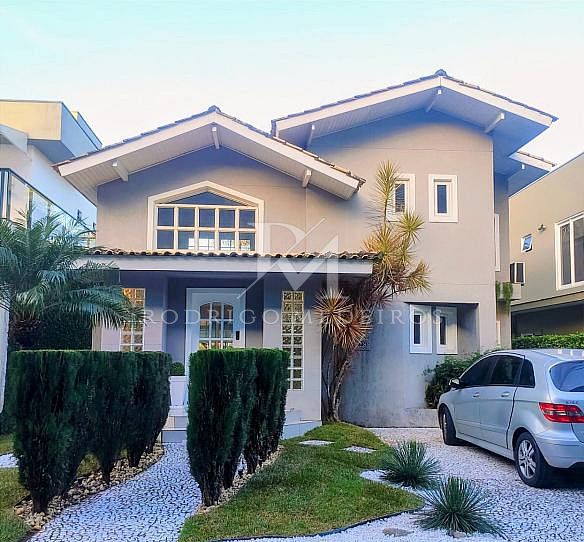 Casa em condomínio com vaga náutica à venda na Marina Camboriú, Balneário Camboriú-SC