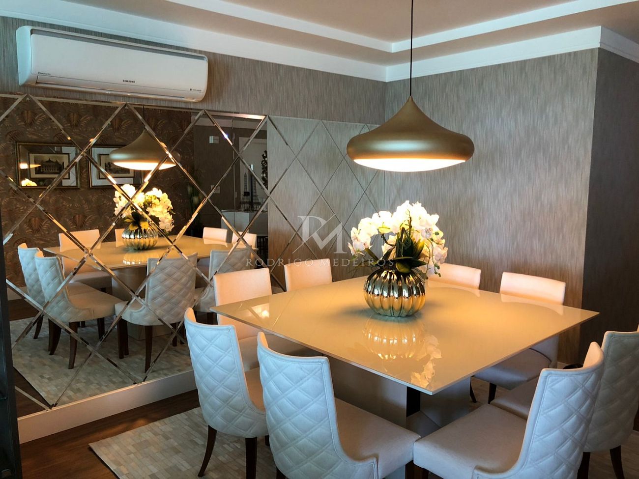 Apartamento frente mar com 4 suítes à venda na Meia Praia, Itapema