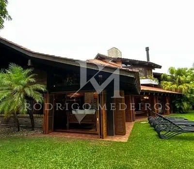 Casa à beira-mar com 5 quartos em Jurerê Internacional, Florianópolis