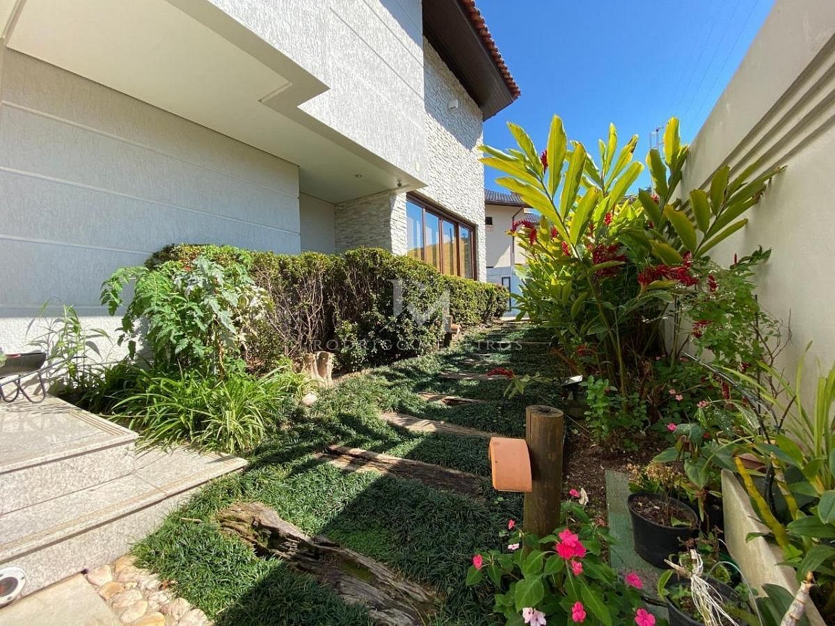 Casa de 6 suítes à venda em Coqueiros, Florianópolis/SC