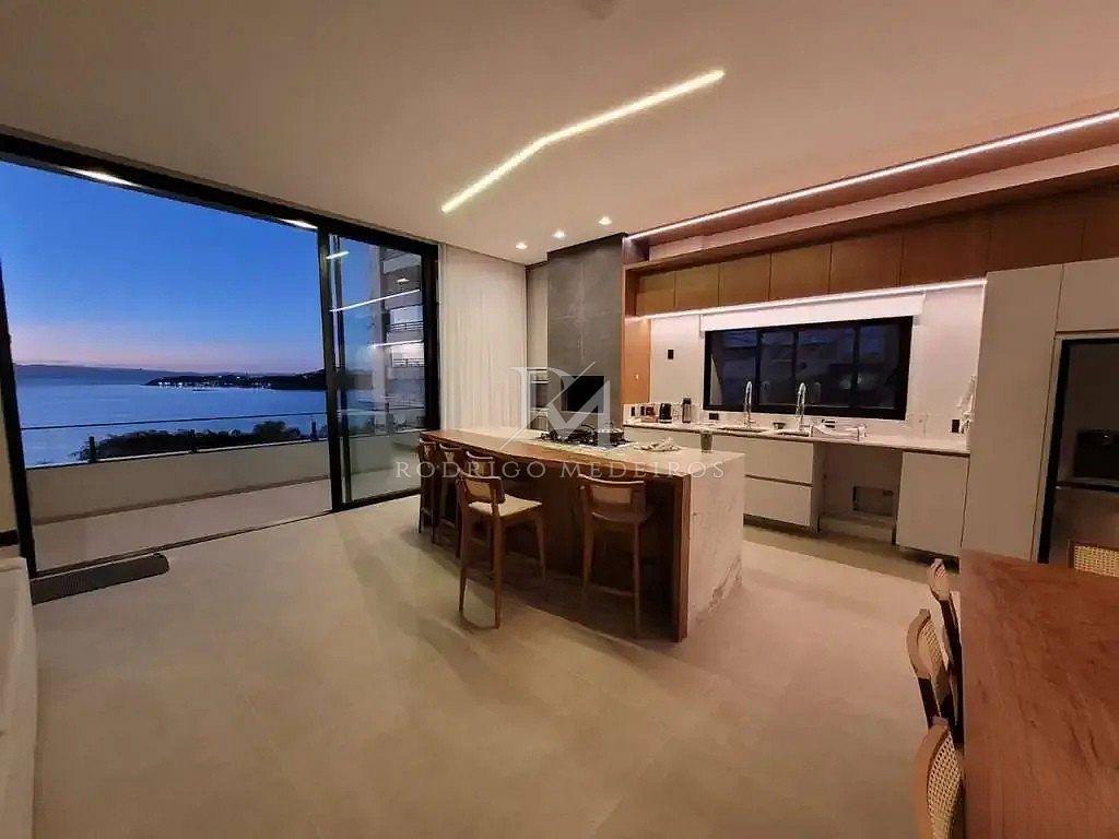 Casa mobiliada com 3 suítes e vista para o mar no João Paulo, Florianópolis