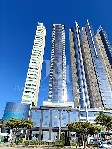 Apartamento frente mar com 4 suítes na Barra Sul, Balneário Camboriú