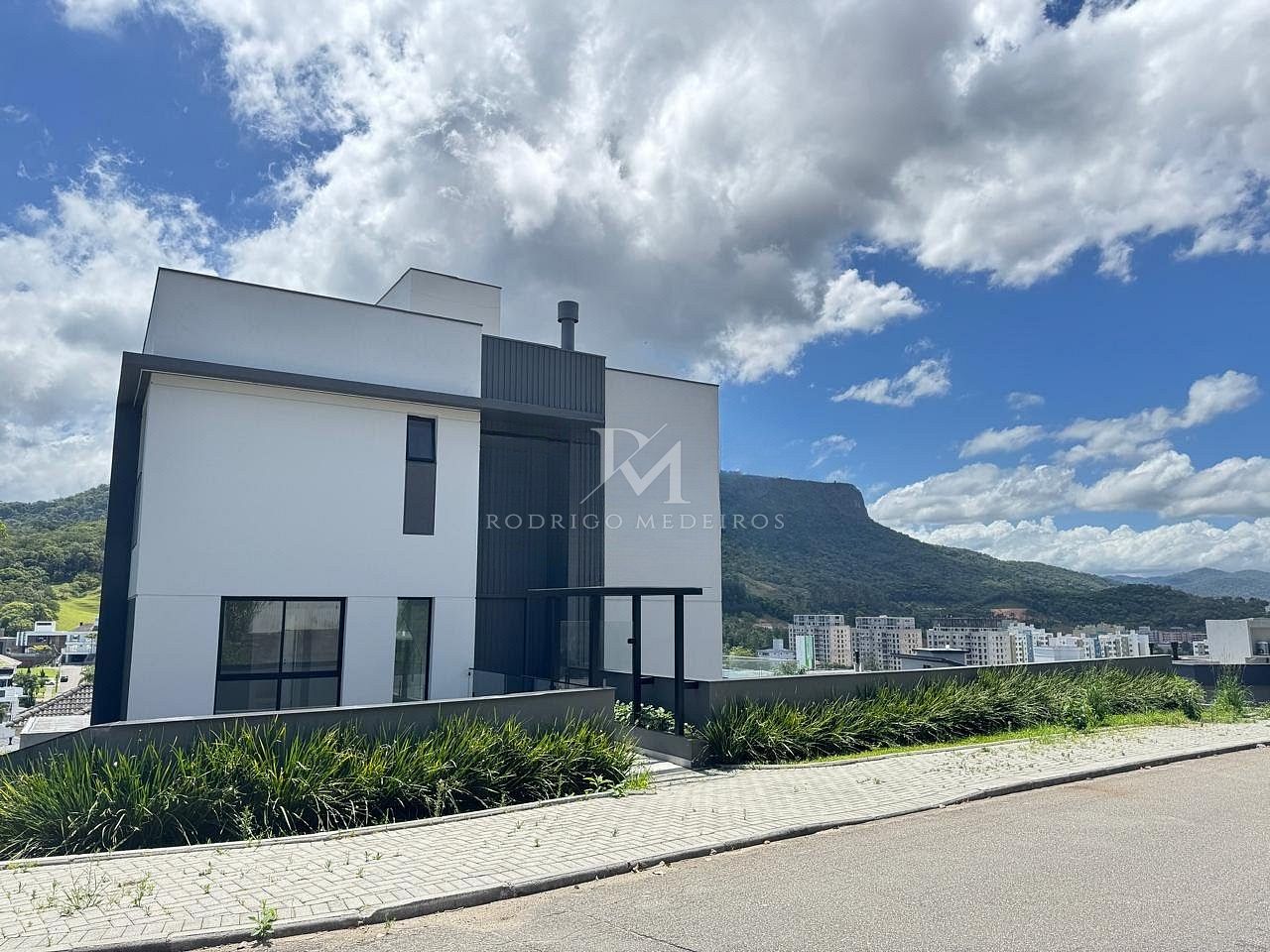 Casa com 3 suítes e piscina na Pedra Branca, Palhoça